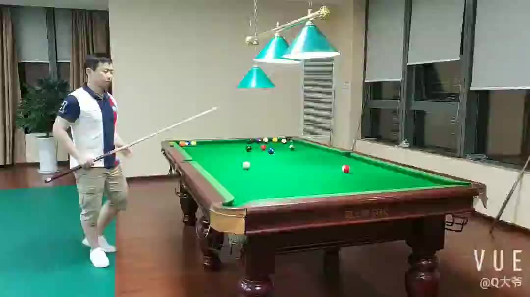 王教练说，轻杆击打需要加左塞 目的是为了抵消台尼的摩擦影响，请问为什么是加左塞而不是右塞或者其他塞呢？其中的原理是什么？