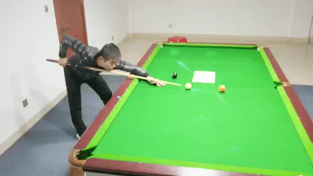 最近一直在改动作，这12颗球的训练，练的时间有点长。您跟我说的握杆太松了，差不多改过来了！  我还在改球杆剑纹朝上出杆，希望能涨点球