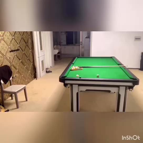 抓球杆尝试着放松了。感觉也是一样击球。