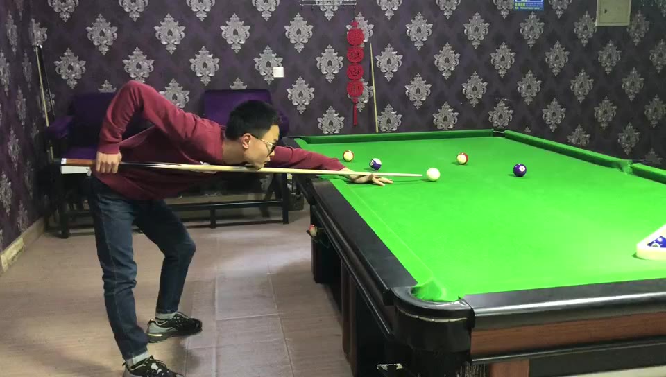 我以前后手握球杆紧紧的，现在看的课程让后手放松现在感觉准度丢失许多在从头学起