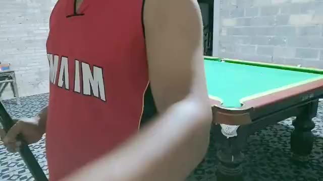 正继续调整大臂外拐的问题，现在自己看大臂有点下沉，请问有问题吗？望老师指点，谢谢！