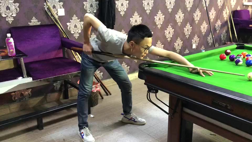 教练出现问题了，五分点不准了定杆总出现加塞情况，是不是动作和出杆出现问题了，我找不到原因了需要教练的指导