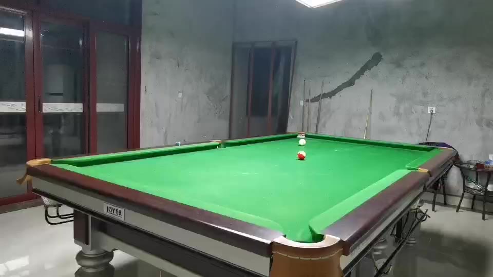 标准五分点练习中，无论是用中杆，中低杆，或小力低杆，进球对自己来说都没什么难度。

老问题依旧：抓杆略紧，大臂朝左内拐，出杆后杆头也向朝左，出杆发力不顺。