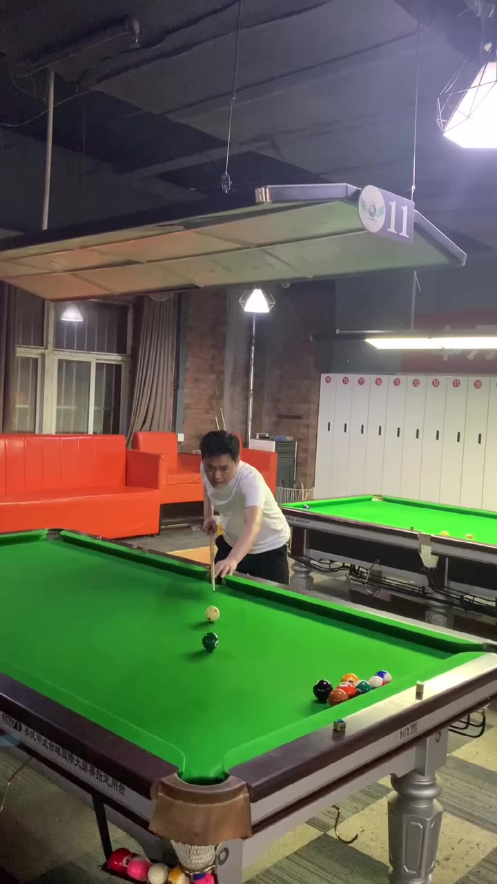 我不知道视频为什么一上传就扁了，原视频是正常的