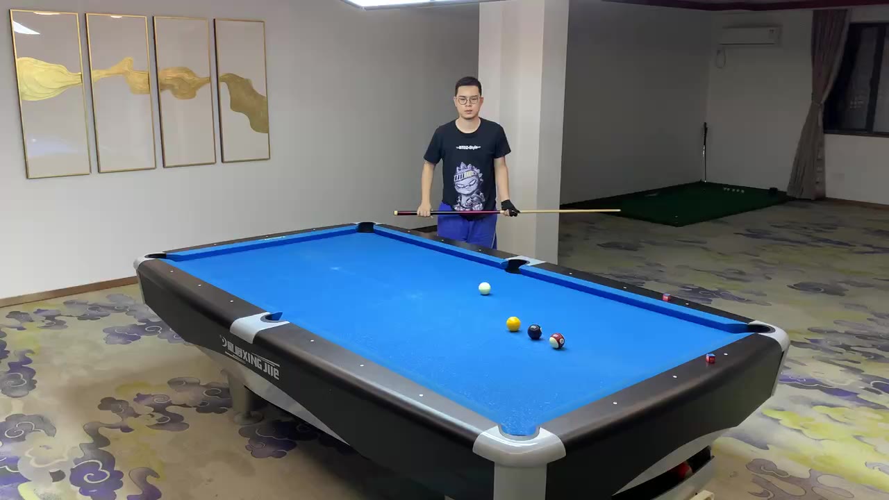 教练你好，
1.球桌是公司的，只能下班空闲的时间练球，毕竟免费，不知道以后打标准台的话，需要怎么训练才能达到跟这种台一样的水平？
2.练球的时候，同一位置有时能连着进七八个，但要交作业时，需要多录几遍才行，实战的时候也容易失误，这个要继续练呢，还是可以进行下一节课？
3.这球形练久了，右侧腰有些酸痛，这情况正常吗，另外击球时，要固定大臂吗，我感觉我大臂好像没提起来，经常被小臂带下来了。
