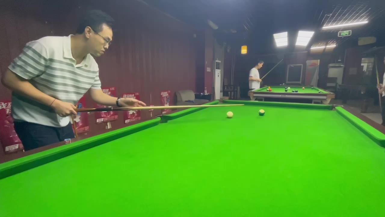 请教练审阅！经常把低杆打成中低杆，是因为我运杆不稳定？另外，我发现自己运杆的时候还是会有一定的上下波动，但是不知道该如何改进？