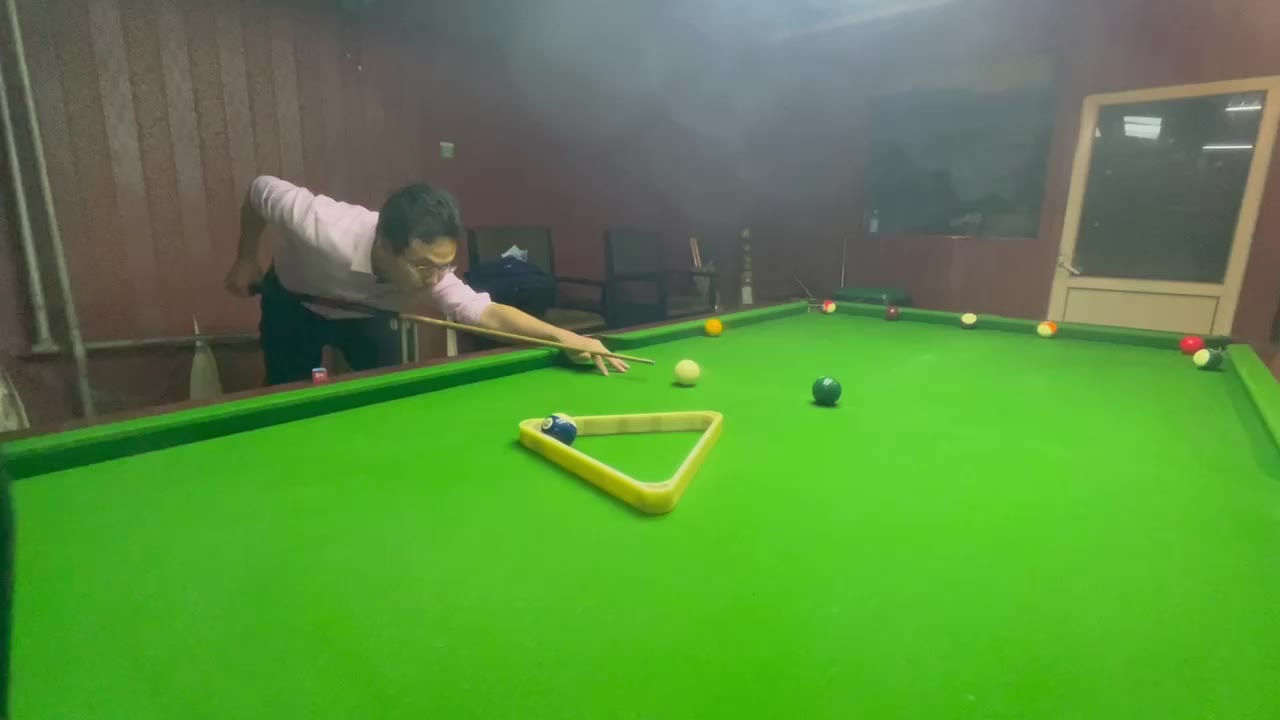 请审阅！请教练看下我出杆还有什么不规范的地方吗？
