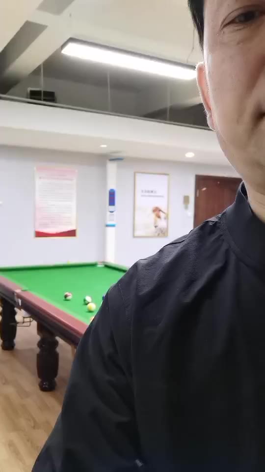 请老师批改，正在练习用不太大的力量打出低杆，学用手腕和延伸，容易手肘外摆