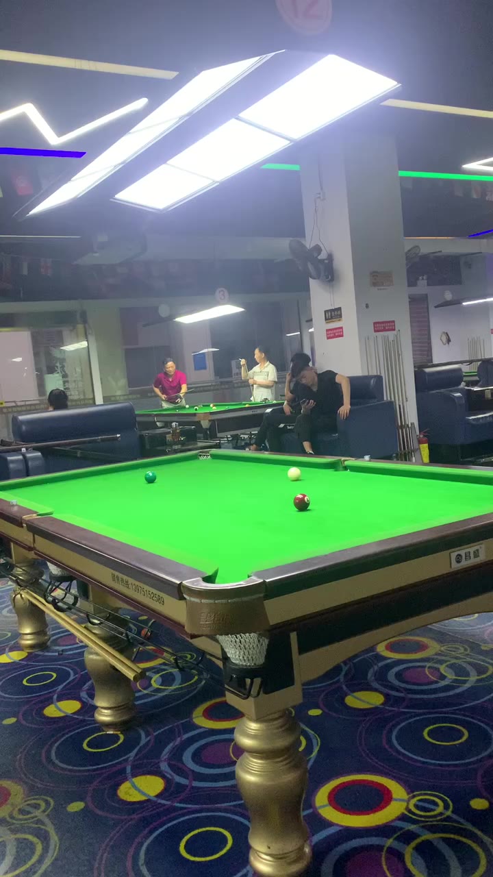 上下两颗球连续击打