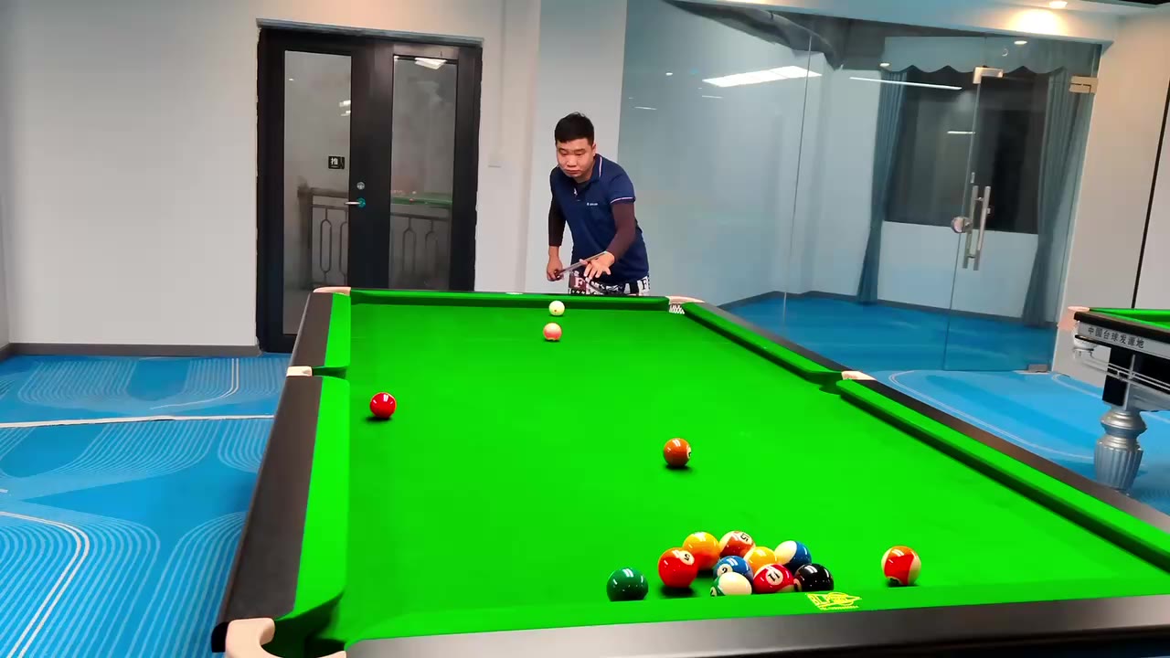 有一定的基础，但是感觉动作不标准，出杆容易带塞，后手不稳定，一直在调整姿势