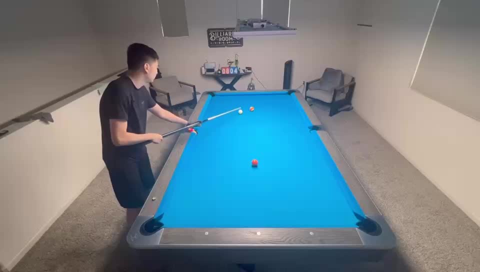 走位不够精准, 常常需要依靠杆法去弥补, 导致容易出错 丢球.

瞄准点找不准, 球感相对从前会退步.

出杆时候肘关节会向外侧, 手腕会旋转.

比赛时候找不到状态 会丢一些简单的球 容易紧张.