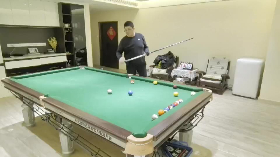 要求十度角底袋打五个，我自己加了点控力，尽可能停的位置差不多，左右十度角底袋各五个，最后一个发力有点出杆不稳，失误了，补充了一个。